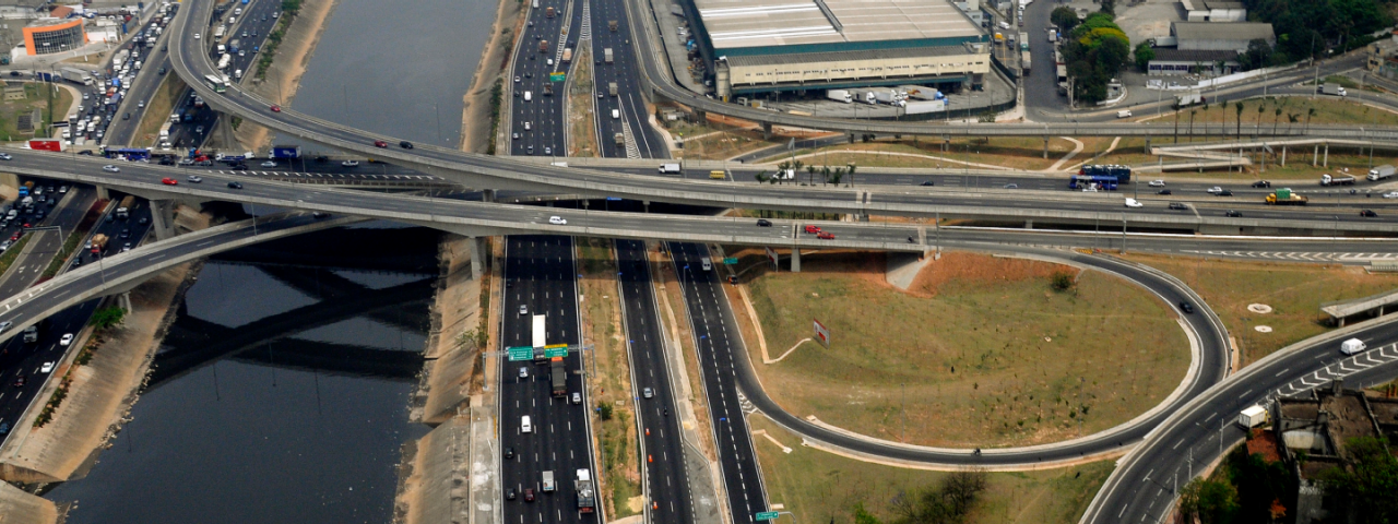 Imagem aerea da CCR Autoban mostra o anel rodoviario visto de cima com pontos e vias de acesso