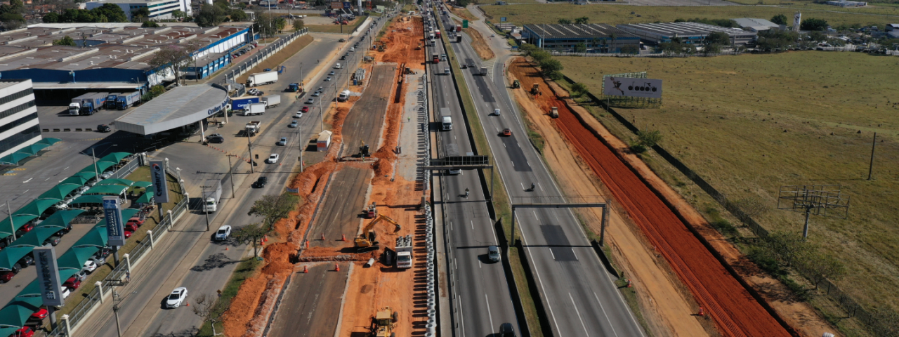 Obras sendo devidamente executada na faixa de domínio da rodovia administrada pela CCR
