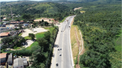 Trecho da Rodovia Raposo Tavares (SP-270) em processo de duplicação, com foco nas obras entre Mairinque e Sorocaba. 