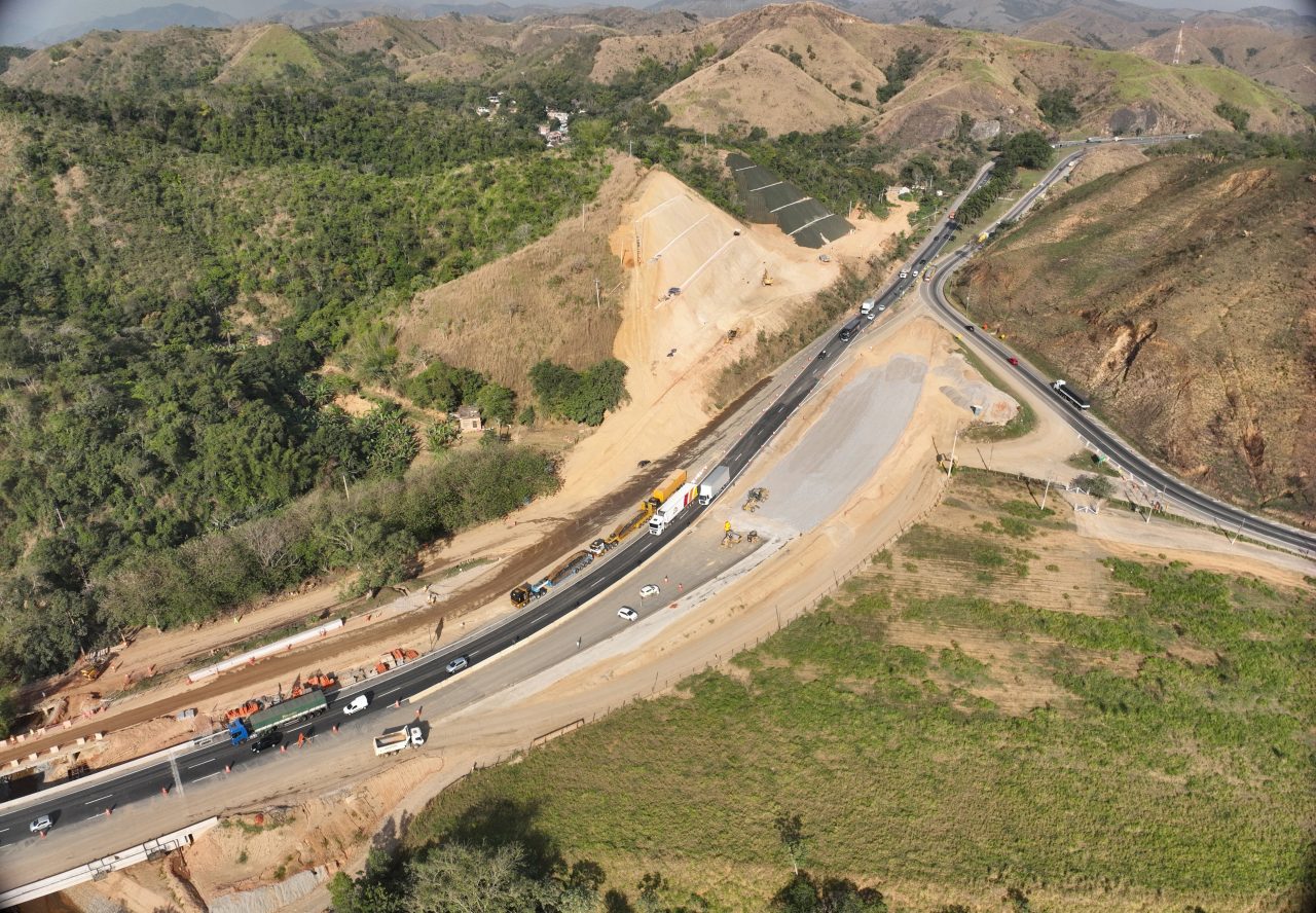 Contrução novas pistas Serra das Araras