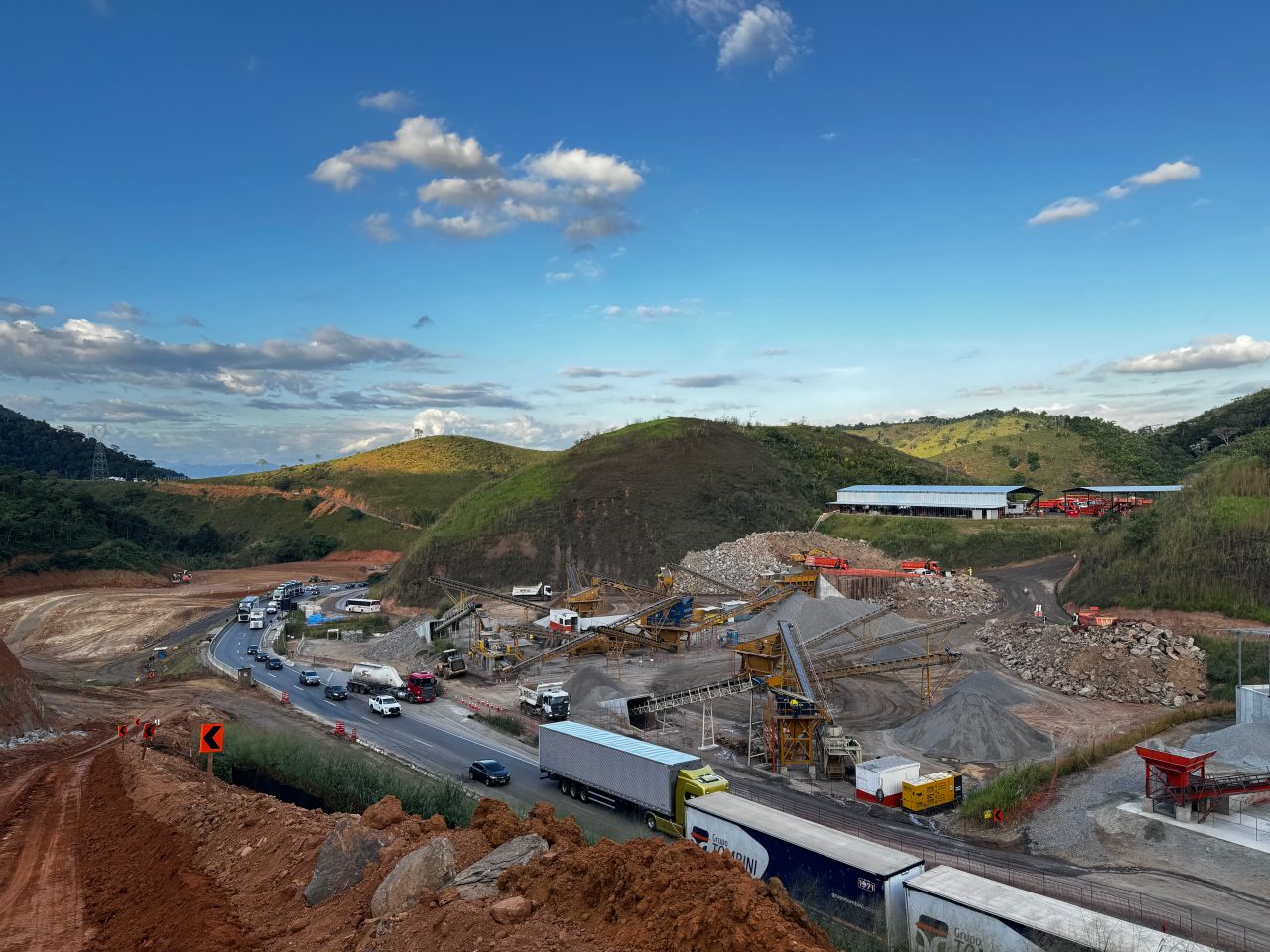 Vista panorâmica Central de Britagem Serra das Araras
