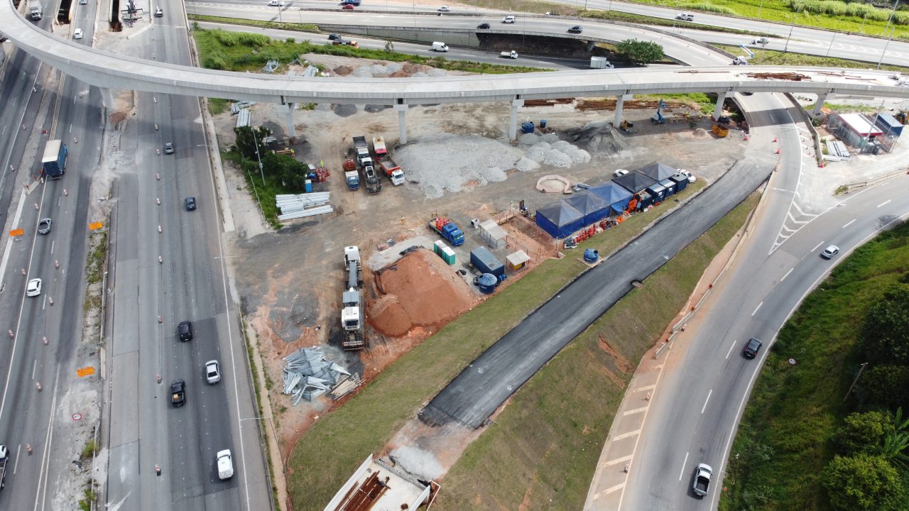 Construção de novo viaduto de conexão com Rod Fernão Dias São Paulo