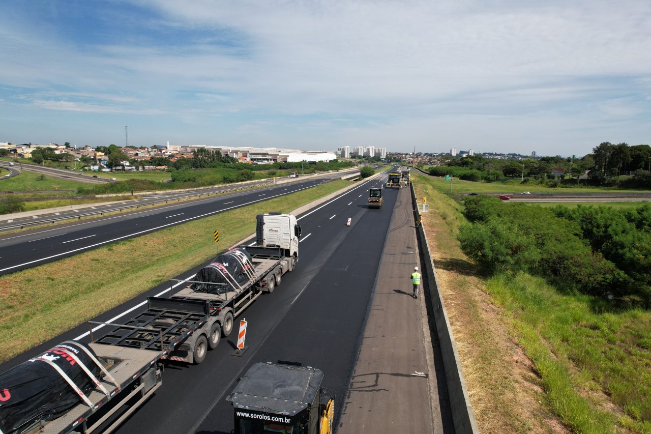 A Imagem mostra o recapeamento do Sistema Anhanguera-Bandeirantes.