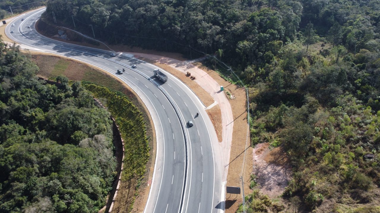 Vista aérea do novo acesso ao bairro Riacho Grande (ou Rodovia dos Imigrantes), no Km 31 da Via Anchieta.