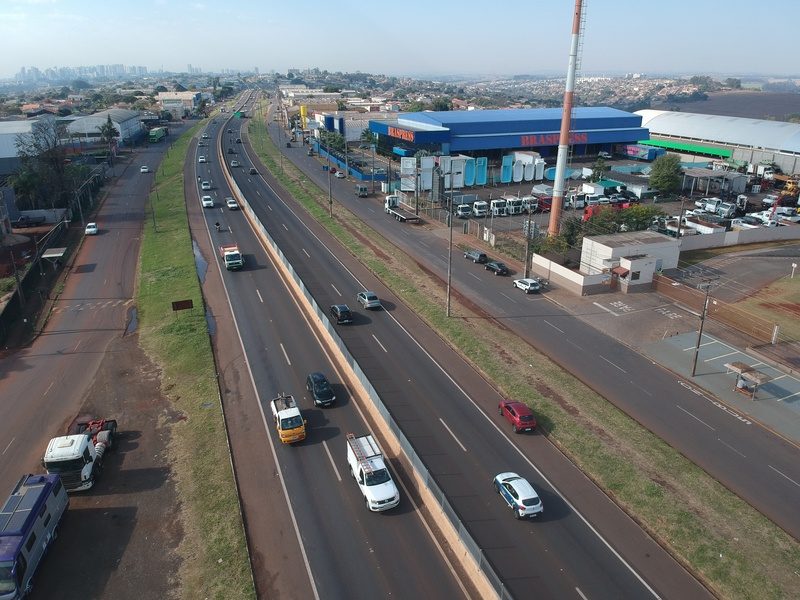 Veículos trafegam pela PR-445 em Londrina - Crédito: Comunicação PRVias