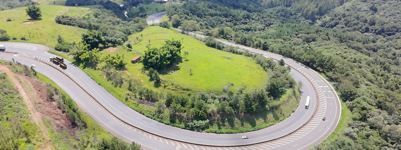 Imagem aerea da rodovia PRvias mostrando sobre o trabalho desenvolvido pela Motiva