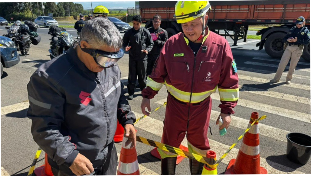 Ação educativa com óculos simulador de embriaguez na BR-376, em Ponta Grossa / Créditos: Comunicação PRVias