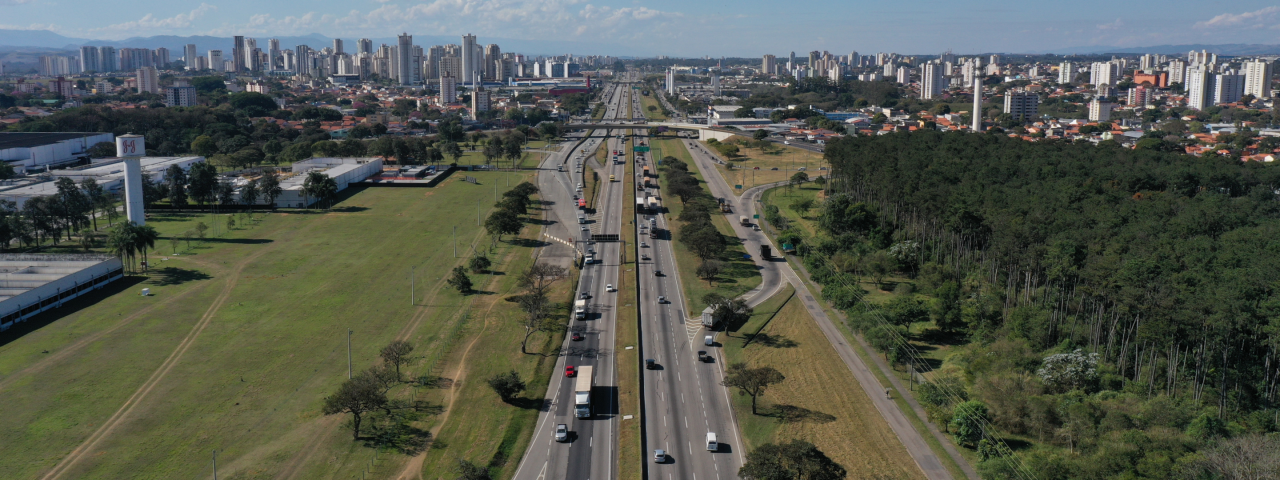 Rodovia de mão dupla administrada pela CCR Via Oeste