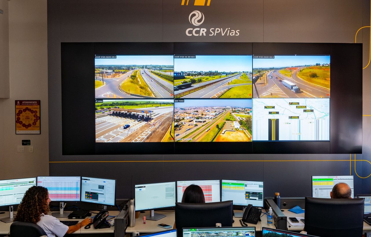 Imagem do Centro de Controle Operacional (CCO) mostra o  atendimento às ocorrências e monitoramento nos trechos concedidos