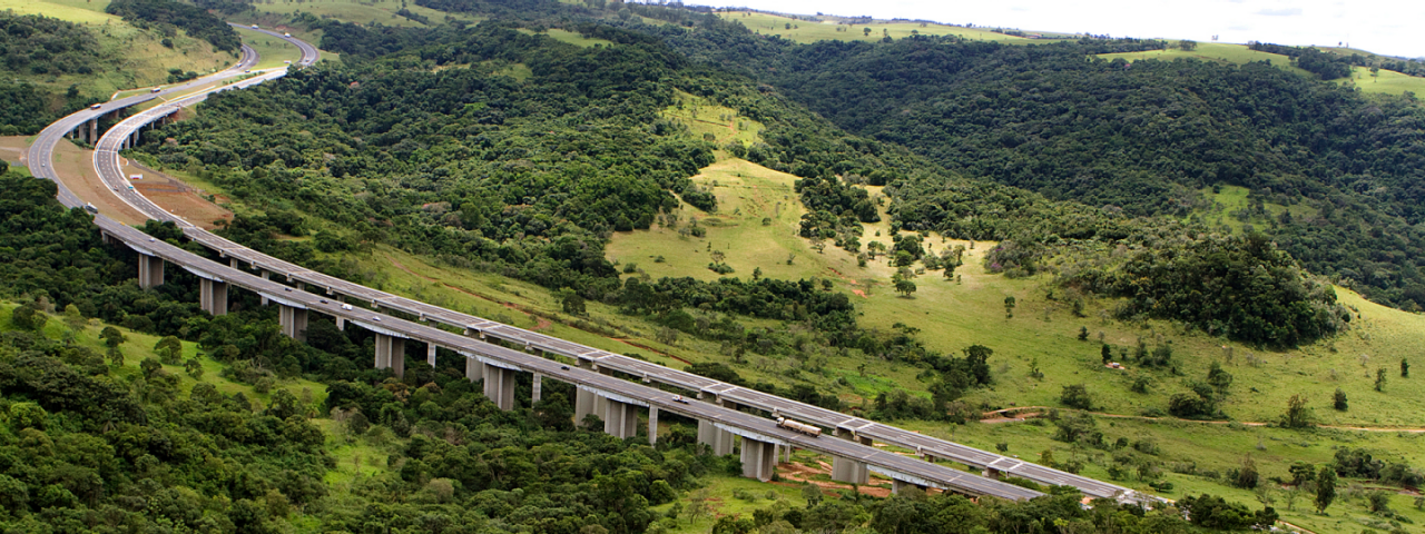 Vista panorâmica do Viaduto da Serra de Botucatu, localizado no km 205 da Rodovia Castello Branco (SP-280).