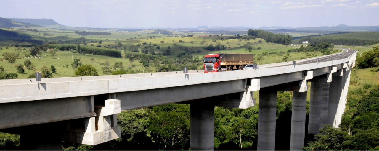 Imagem do viaduto da Serra de Botucatu, Km 205 - Rodovia Castello Branco (SP-280)
