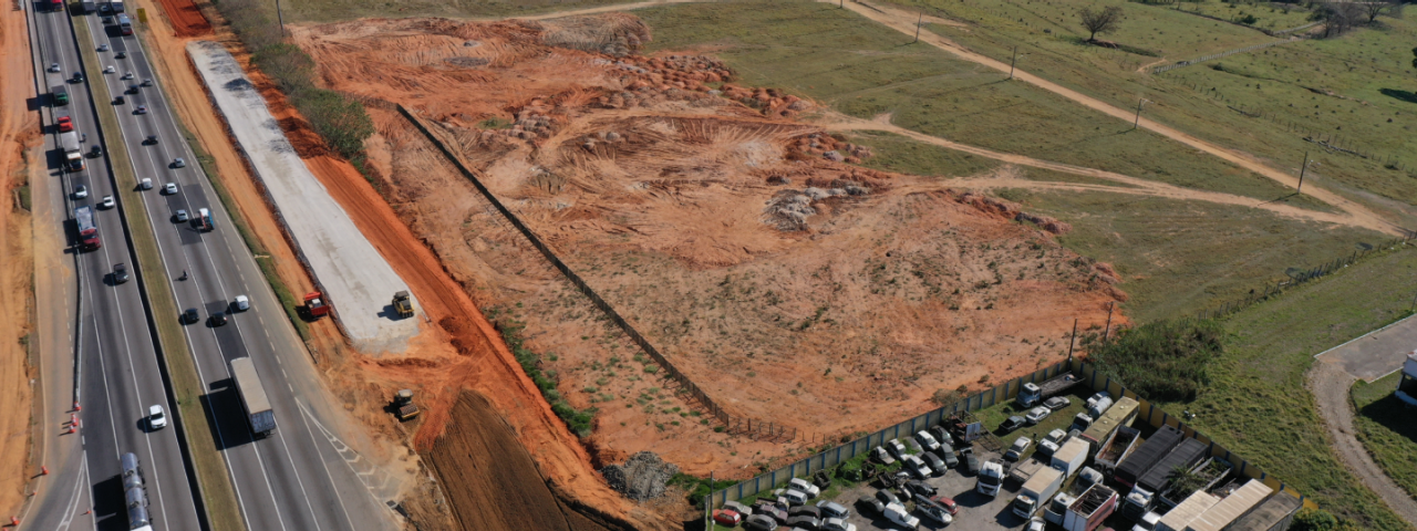 Construções lindeiras às margens de rodovia administrada pela CCR