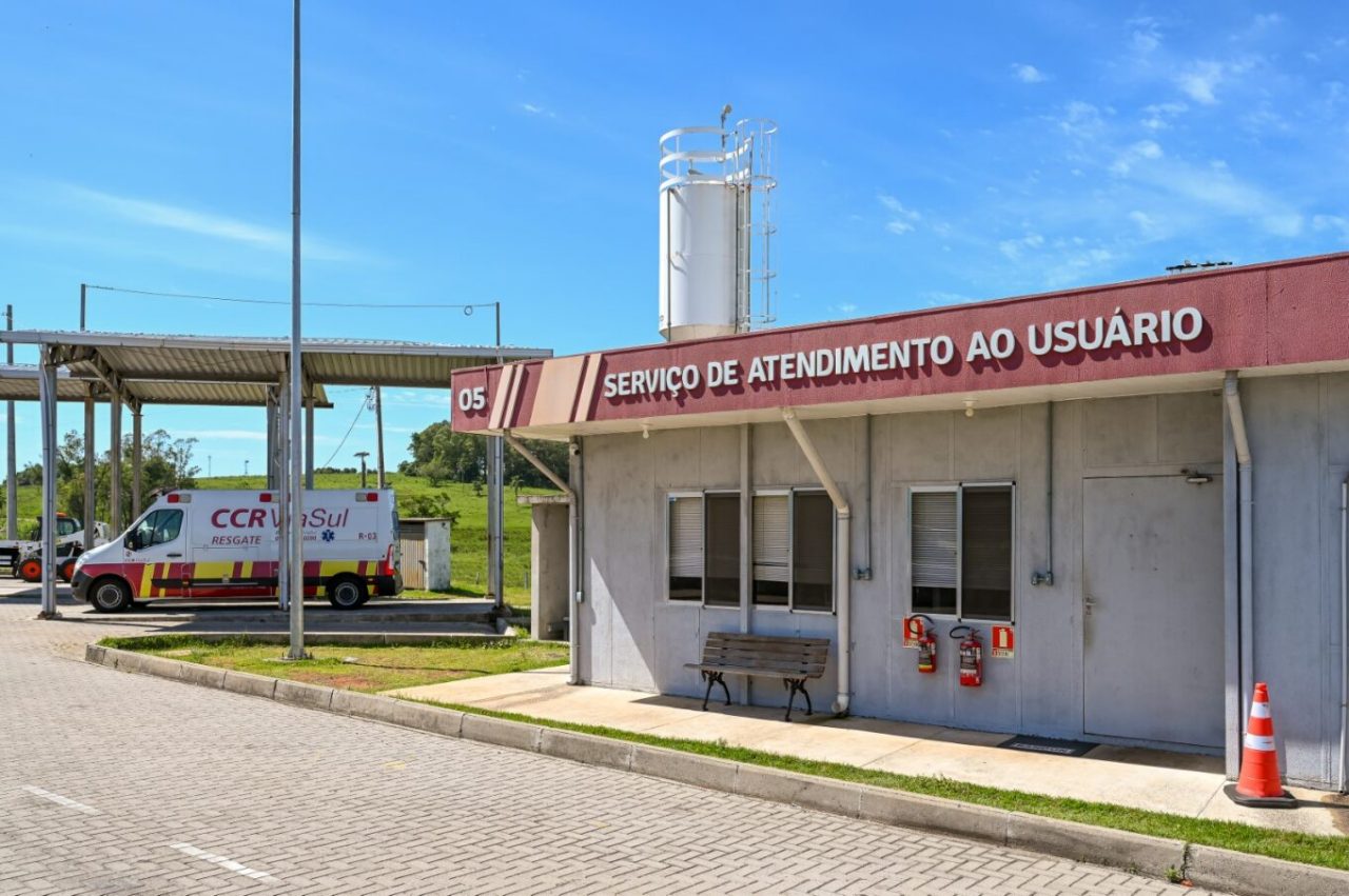 Vista da fachada do ponto de atendimento ao usuário da CCR Via Sul