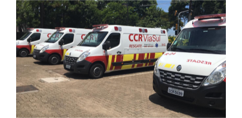 Estacionamento com 4 ambulâncias de atendimento da CCR Via Sul.